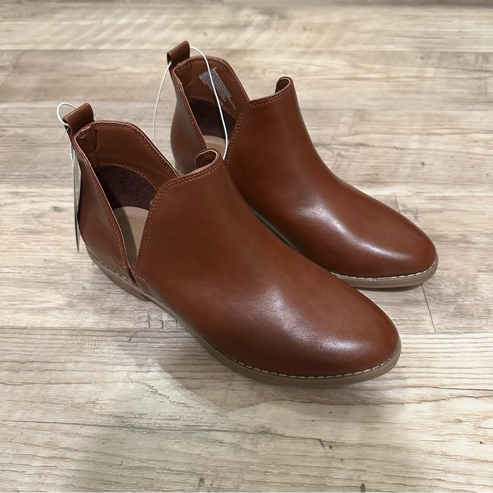 Universal Thread Booties NWT